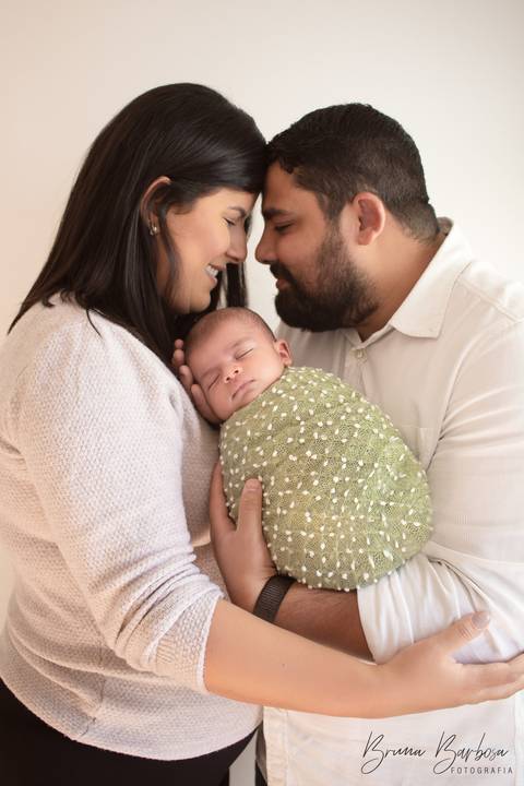 bruna barbosa fotografia, sao paulo, sessão newborn, foto com os pais'