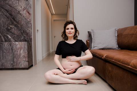 ensaio gestante em casa'