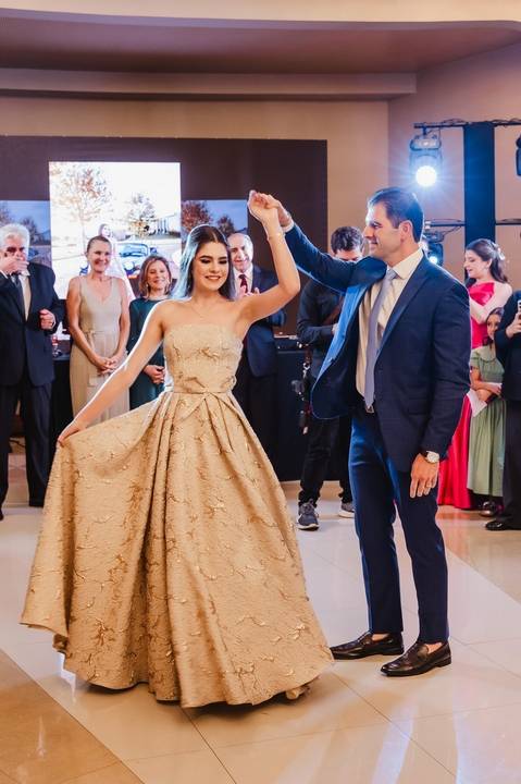 Valsa com o pai da debutante
'