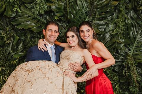 O pai com a debutante no colo
'