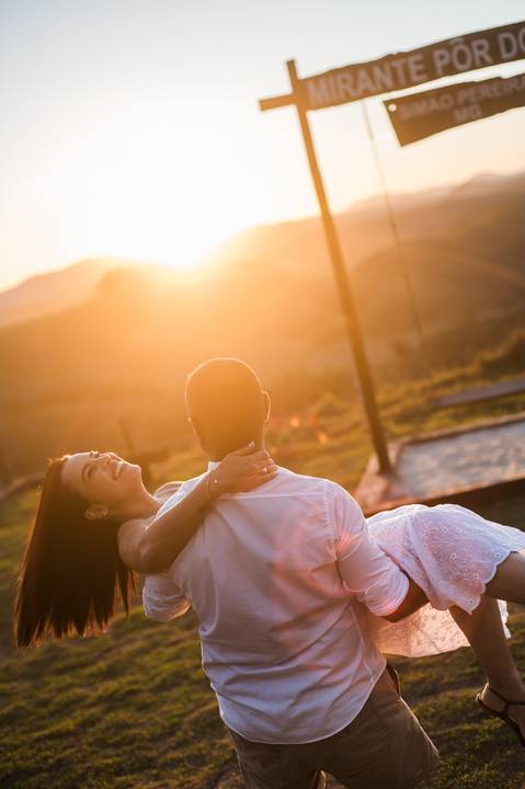 Pre wedding de Marcela e Guilherme no Parque Estadual do Ibitipoca e em Juiz de Fora, ao ar livre e ao pôr do sol'