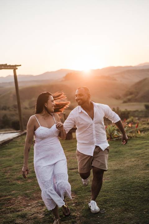 Pre wedding de Marcela e Guilherme no Parque Estadual do Ibitipoca e em Juiz de Fora, ao ar livre e ao pôr do sol'