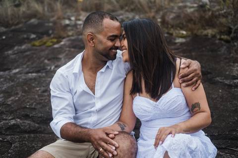 Pre wedding de Marcela e Guilherme no Parque Estadual do Ibitipoca e em Juiz de Fora, ao ar livre e ao pôr do sol'