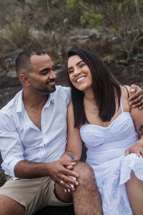 Pre wedding de Marcela e Guilherme no Parque Estadual do Ibitipoca e em Juiz de Fora, ao ar livre e ao pôr do sol'