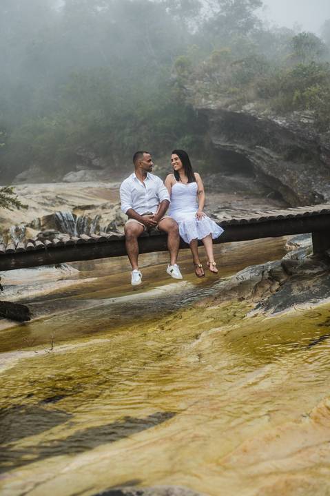 Pre wedding de Marcela e Guilherme no Parque Estadual do Ibitipoca e em Juiz de Fora, ao ar livre e ao pôr do sol'