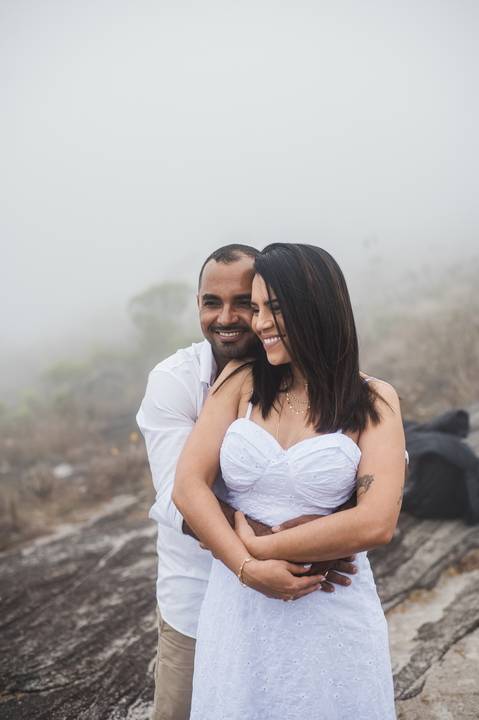 Pre wedding de Marcela e Guilherme no Parque Estadual do Ibitipoca e em Juiz de Fora, ao ar livre e ao pôr do sol'