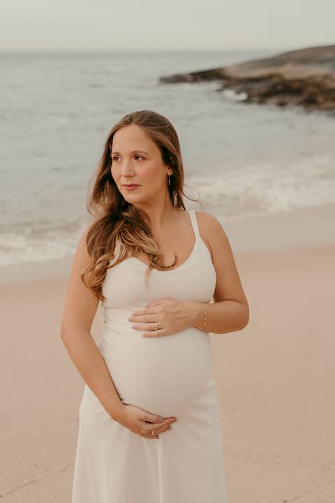 ensaio gestante  praia de itacoatiara niteroi ; renata rocha fotografa niteroi '