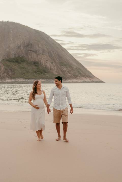 ensaio gestante  praia de itacoatiara niteroi ; renata rocha fotografa niteroi '