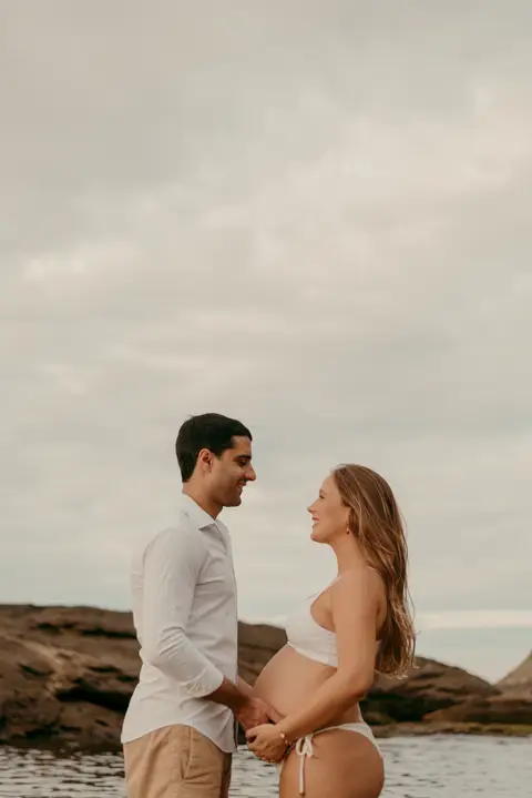 ensaio gestante  praia de itacoatiara niteroi ; renata rocha fotografa niteroi '