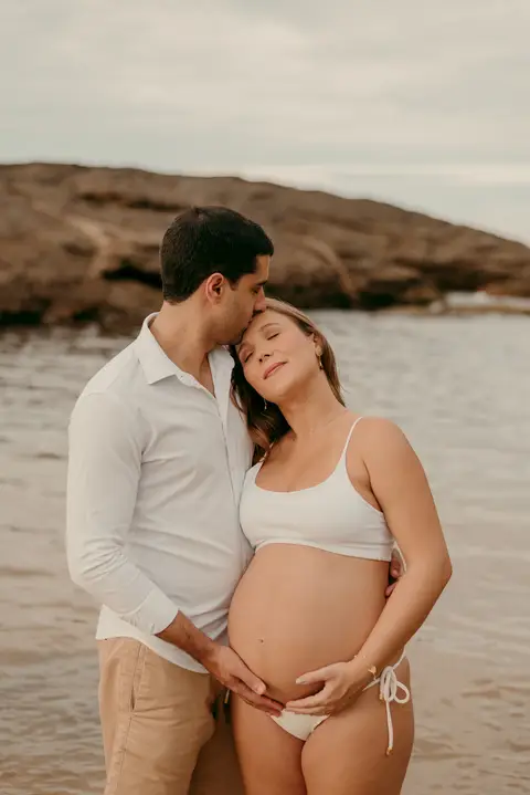ensaio gestante  praia de itacoatiara niteroi ; renata rocha fotografa niteroi '