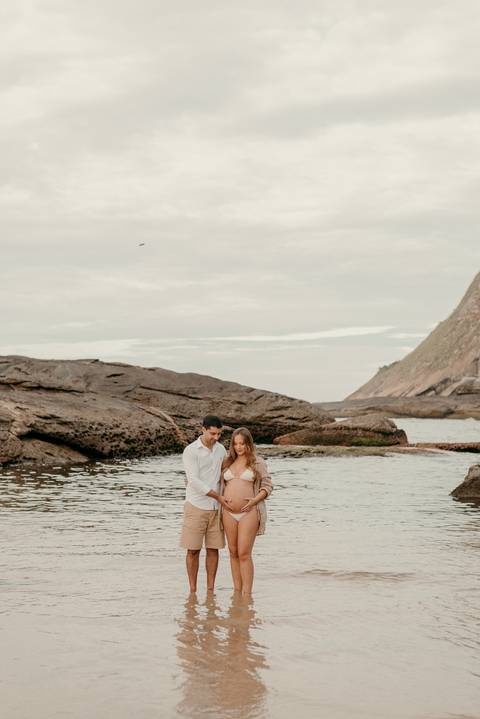 ensaio gestante  praia de itacoatiara niteroi ; renata rocha fotografa niteroi '