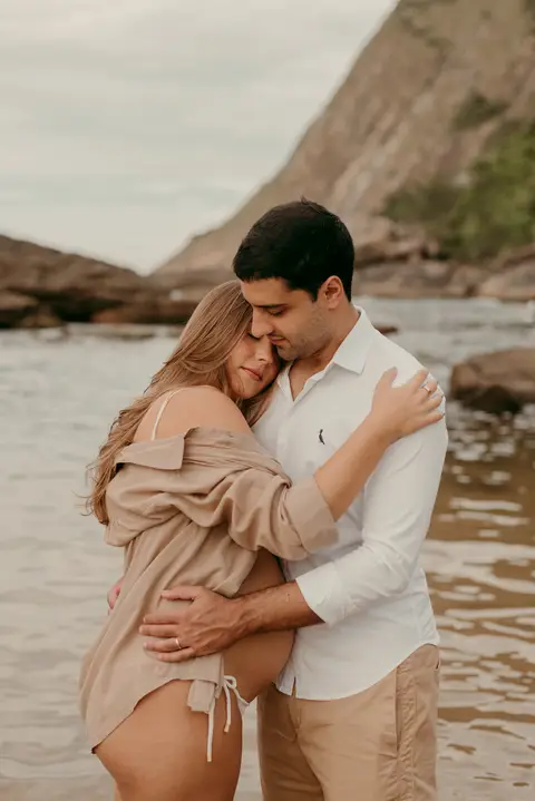 ensaio gestante  praia de itacoatiara niteroi ; renata rocha fotografa niteroi '