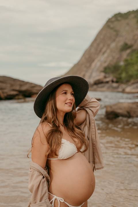 ensaio gestante  praia de itacoatiara niteroi ; renata rocha fotografa niteroi '