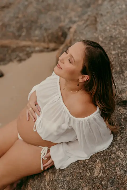 ensaio gestante  praia de itacoatiara niteroi ; renata rocha fotografa niteroi '