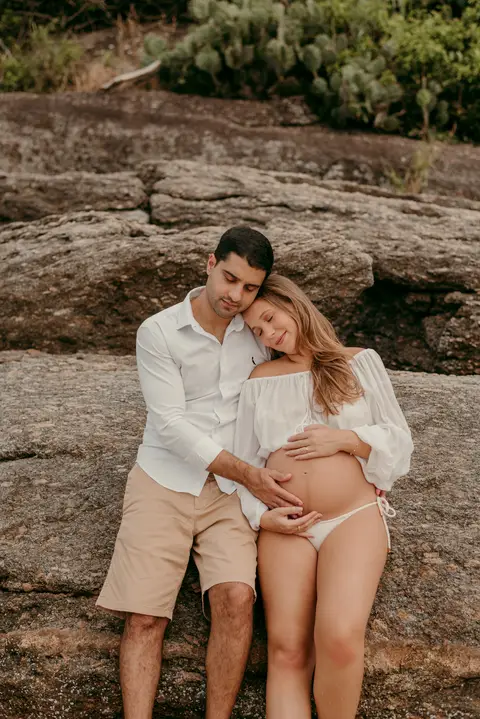 ensaio gestante  praia de itacoatiara niteroi ; renata rocha fotografa niteroi '