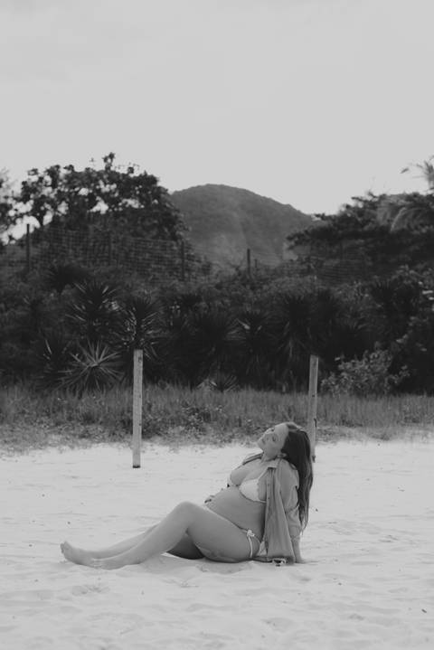 ensaio gestante  praia de itacoatiara niteroi ; renata rocha fotografa niteroi '