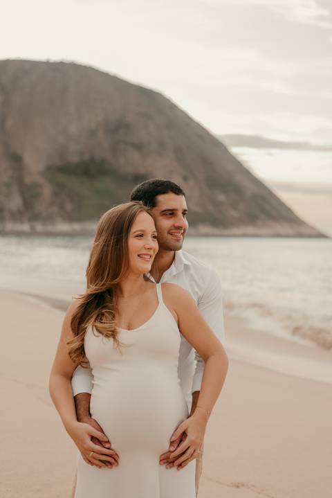 ensaio gestante  praia de itacoatiara niteroi ; renata rocha fotografa niteroi '