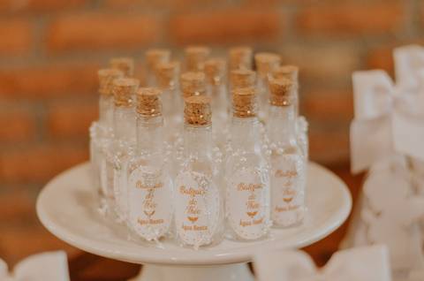 Batizado em Niterói na Igreja Histórica de São Francisco Xavier - Recepção no restaurante À Mineira - Fotógrafa Renata Rocha'