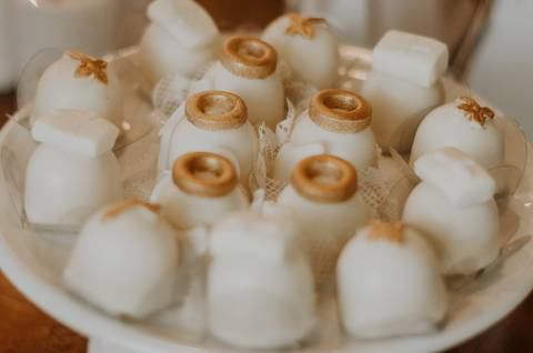 Batizado em Niterói na Igreja Histórica de São Francisco Xavier - Recepção no restaurante À Mineira - Fotógrafa Renata Rocha'