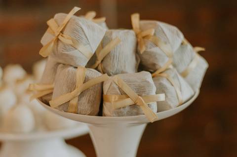 Batizado em Niterói na Igreja Histórica de São Francisco Xavier - Recepção no restaurante À Mineira - Fotógrafa Renata Rocha'