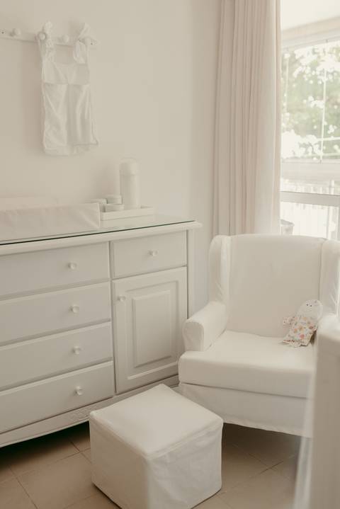 Ensaio lifestyle newborn em casa primeiros dias. Fotografa Renata Rocha Niteroi.'