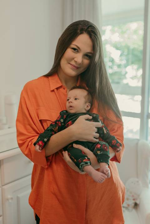 Ensaio lifestyle newborn em casa primeiros dias. Fotografa Renata Rocha Niteroi.'