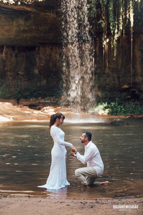Pedido de casamento na cachoeira'