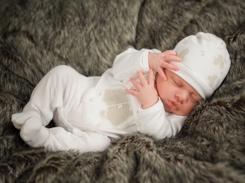 fotografia de estúdio bebe a dormir'