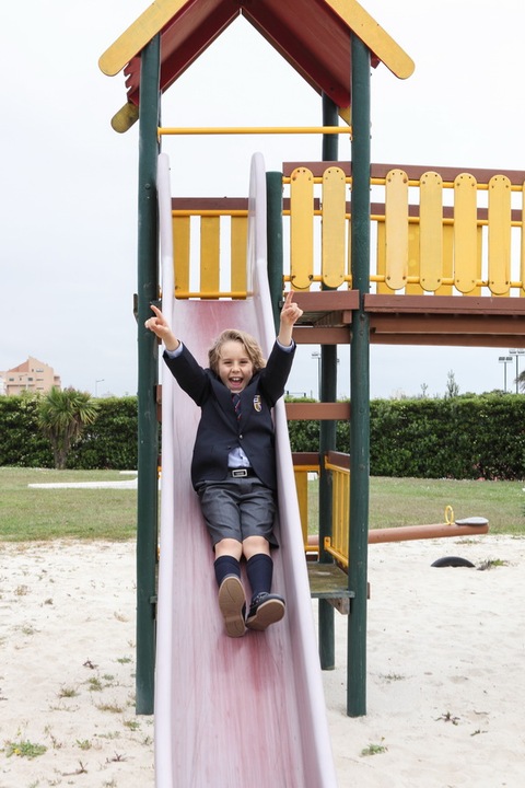 Menino de Comunhão no escorrega - Hotel Solverde'