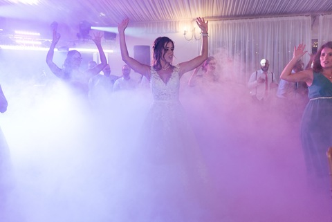 dança da noiva com amigas'