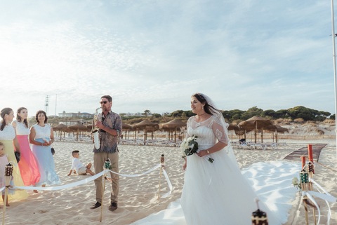 Noiva cantando para o seu amor'