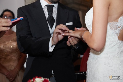 fotografia de casamento. fotografo de casamento. noivo e noiva. vestido de noiva. alianças'