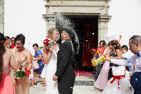fotografia de casamento. fotografo de casamento. noivo e noiva. vestido de noiva. igreja.'
