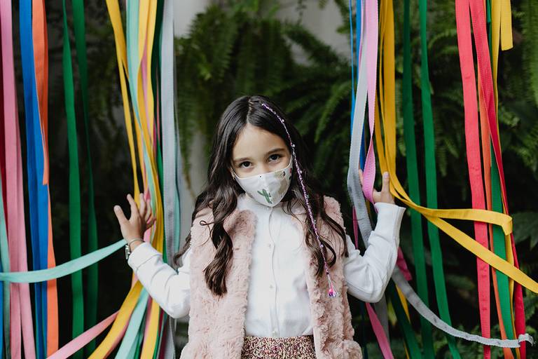 crianca com mascara em festa são paulo espaco tragaluz fotografa tati pugliese
