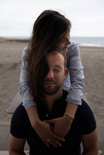 Cabelo da namorada tapando cara 