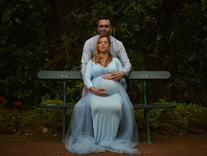 casal sentados no banco do jardim terra nostra 