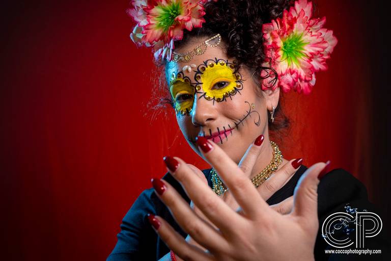 maquillaje de catrinas color amarillo y naranja para sesion de fotos en rosario