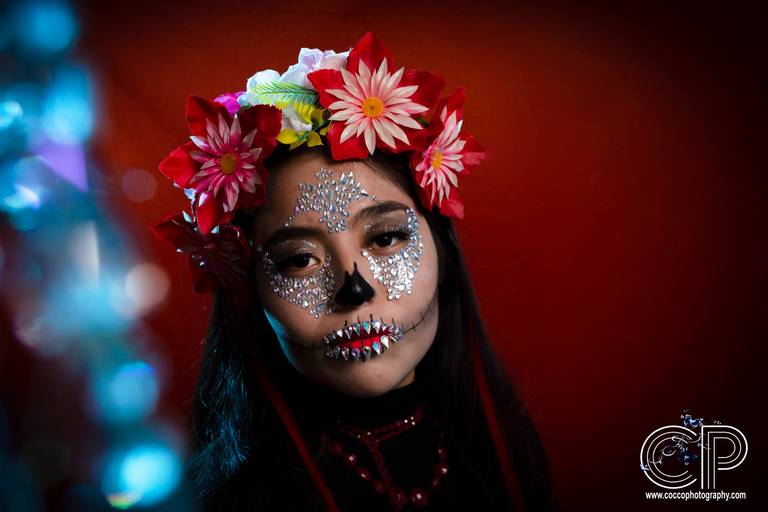 sesión de fotos de catrinas mexicanas con piedras brillantes