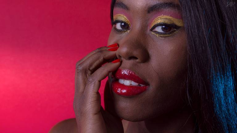 modelo de color, fotografia en rojo, proyecto de fotografia en rosariomodelo de color, fotografia en rojo, proyecto de fotografia en rosario