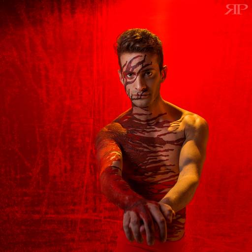 sesion de fotos body painting color rojo para modelos hombres en rosario