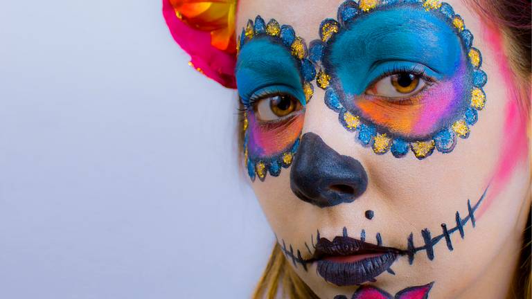 Proyecto Mis Catrinas 2018 en Rosario. Argentina.  Caracterización de Rocio en su sesión de fotos  de Fotografía y Maquillaje de Catrinas Mexicanas con participantes Argentinas. Realizadas en Cocco Photography