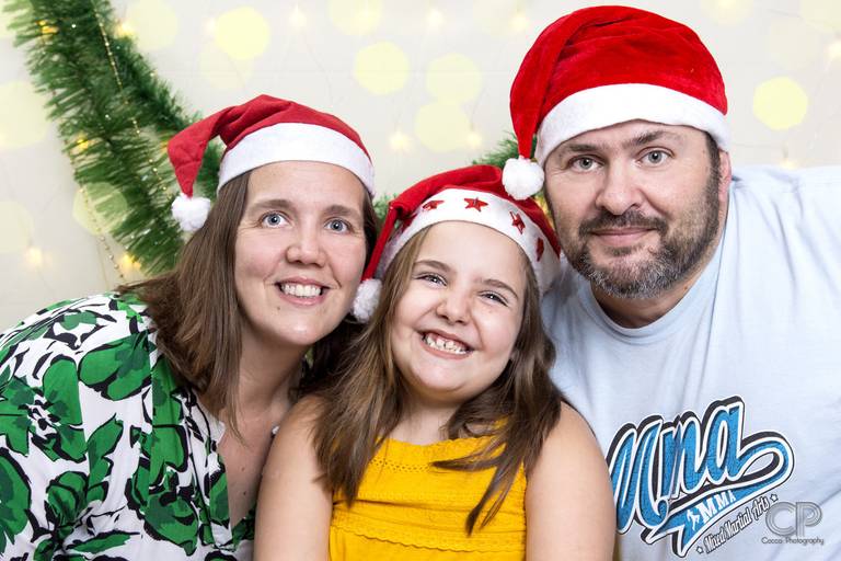 fotos de familia navideña, fotografía de familia en navidad, book de fotos en rosario, ideas para sesion de fotos navideñas, fotos divertidas, rosario, 