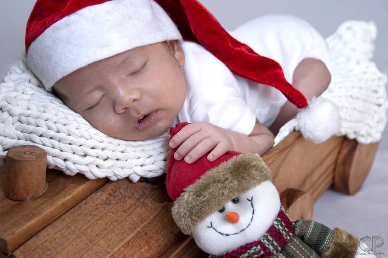 newborn baby, fotos navideñas, sesion de fotos en estudio para bebes en navidad, fotos tiernas de navidad, ideas en fotos, fotografia de estudio, sesiones navideñas