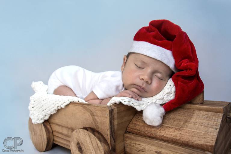 fotos de recien nacidos para navidad, fotos newborn baby, fotos en estudio de recien nacidos para navidad, niños en vavidad, fotos familiares