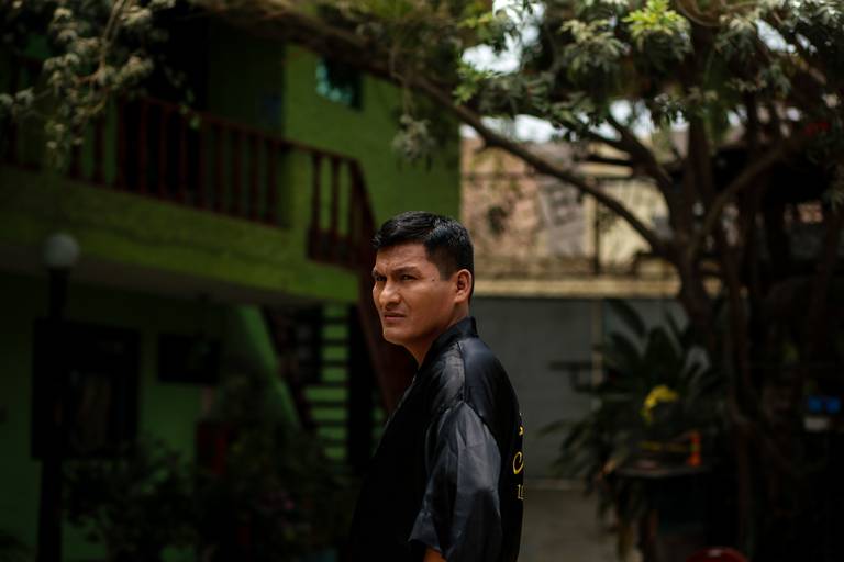 El novio, tranquilo en el fundo donde esperaron la hora de la ceremonia