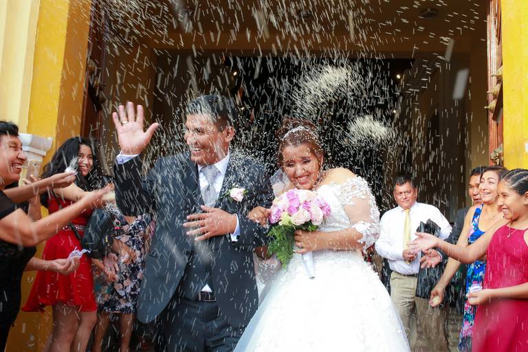 Y arroz vuela por los aires