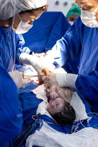 cortando o cordão umbilical