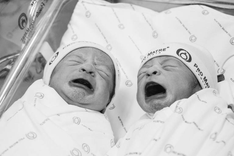 nascimento gemelares