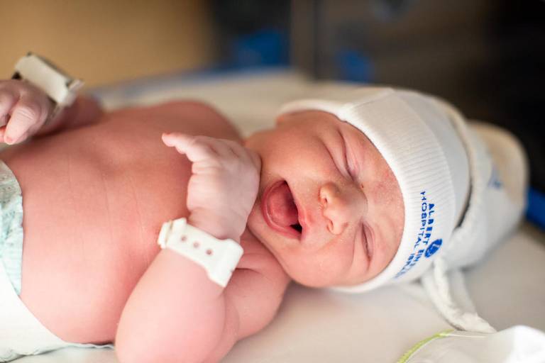 bebe recém nascido
