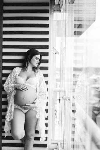 ensaio de gestante realizado em casa